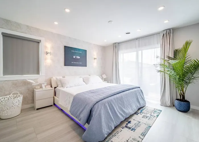 Luxury Ocean Condo, Walk To Beach, Outdoor Pool, Tennis, Pickleball * Ocean City