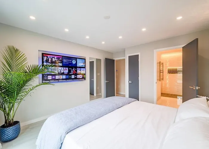 Luxury Ocean Condo, Walk To Beach, Outdoor Pool, Tennis, Pickleball