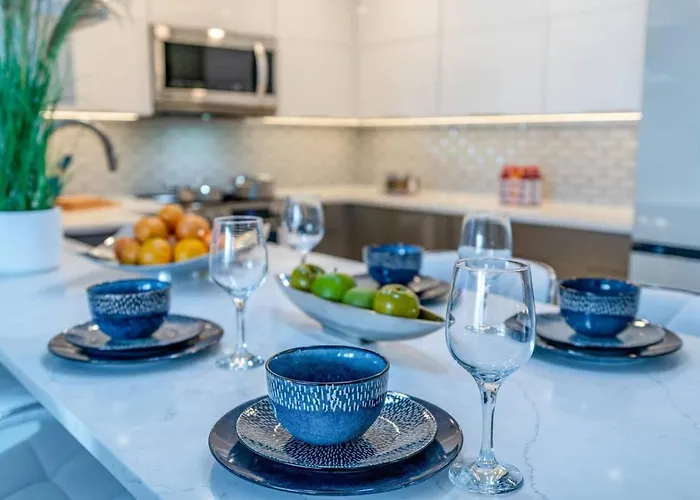 Luxury Ocean Condo, Walk To Beach, Outdoor Pool, Tennis, Pickleball Holiday home