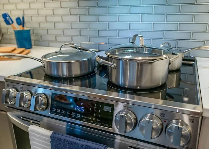 Luxury Ocean Condo, Walk To Beach, Outdoor Pool, Tennis, Pickleball Holiday home Ocean City