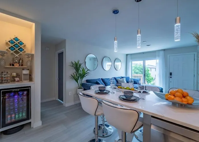 Luxury Ocean Condo, Walk To Beach, Outdoor Pool, Tennis, Pickleball *