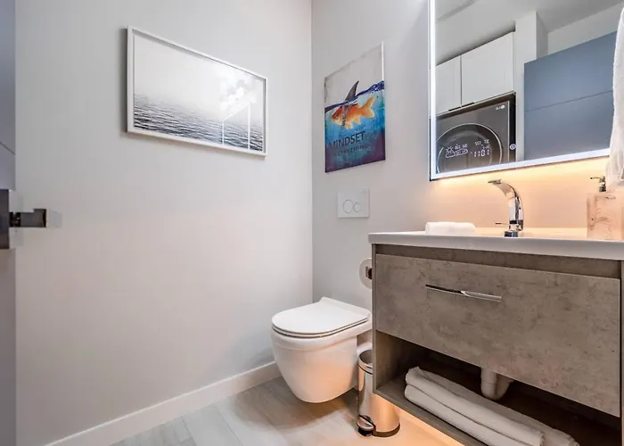 Holiday home Luxury Ocean Condo, Walk To Beach, Outdoor Pool, Tennis, Pickleball