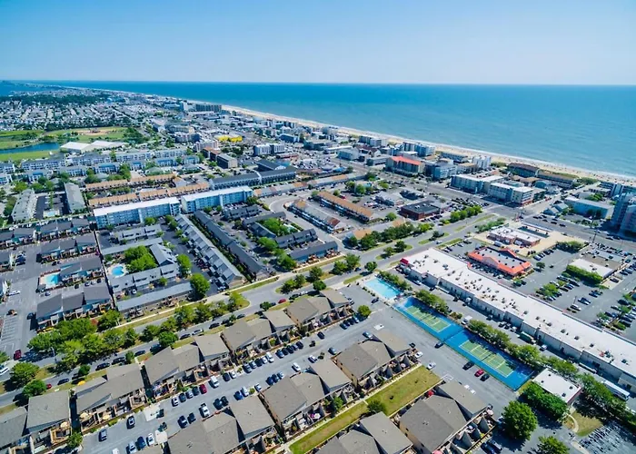 Luxury Ocean Condo, Walk To Beach, Outdoor Pool, Tennis, Pickleball Holiday home