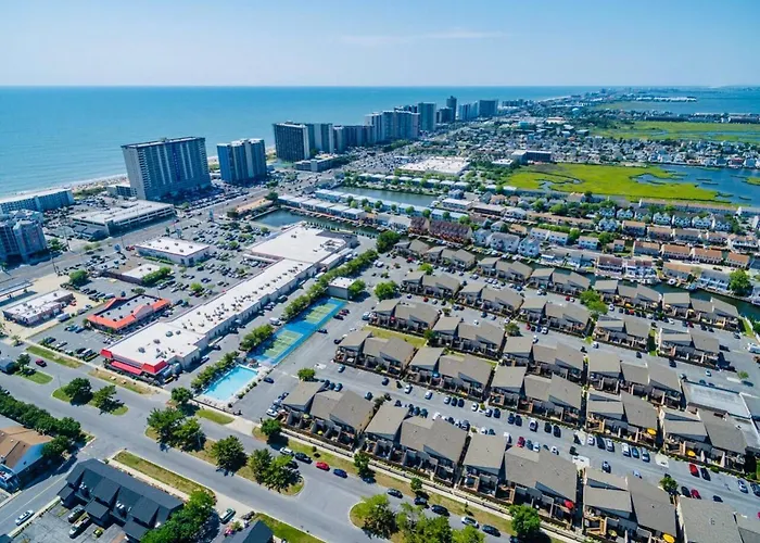 Holiday home Luxury Ocean Condo, Walk To Beach, Outdoor Pool, Tennis, Pickleball