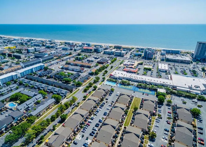 Holiday home Luxury Ocean Condo, Walk To Beach, Outdoor Pool, Tennis, Pickleball Ocean City