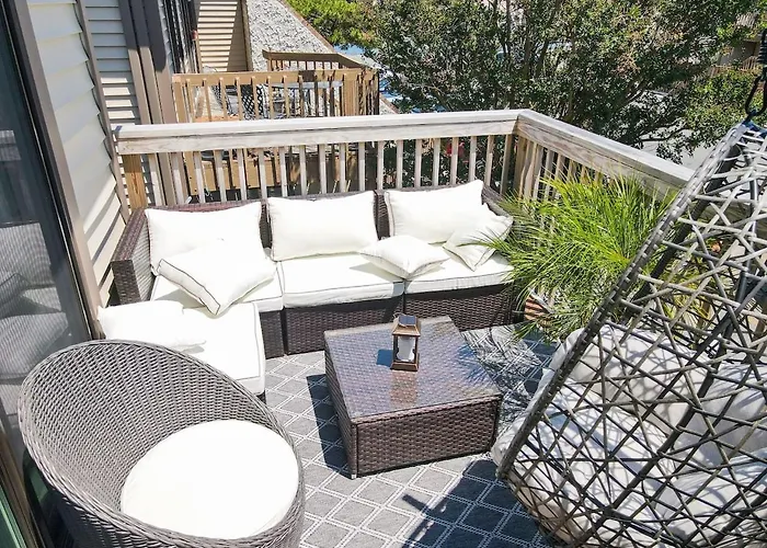 Holiday home Luxury Ocean Condo, Walk To Beach, Outdoor Pool, Tennis, Pickleball *